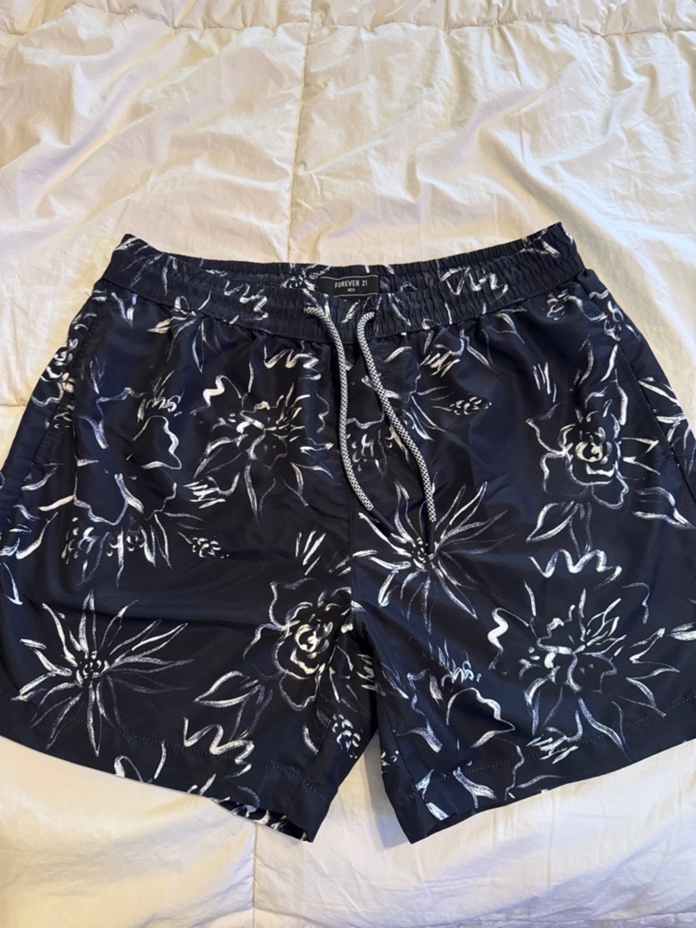 Forever 21 Men's Navy and White Floral Swim Trunks